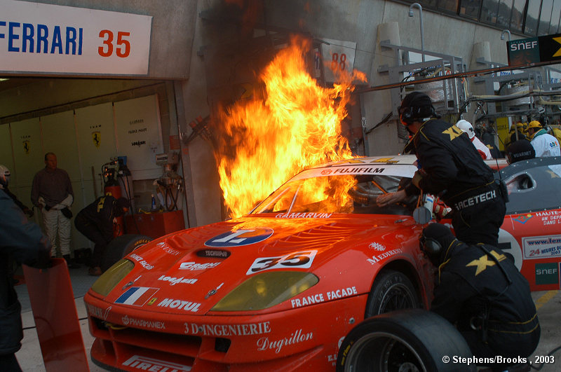 XL Ferrari catches fire in the pits