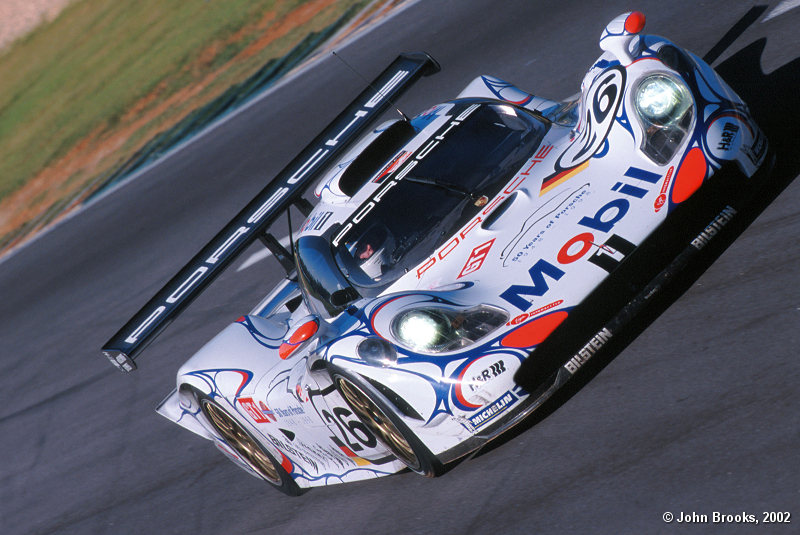 Allan McNish in the Porsche 911 GT1-98 at Road Atlanta for the inaugural Petit Le Mans